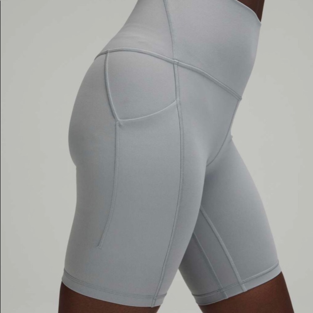 Lululemon Align High Rise Short with Pockets 8"
Rhino Grey in size 4